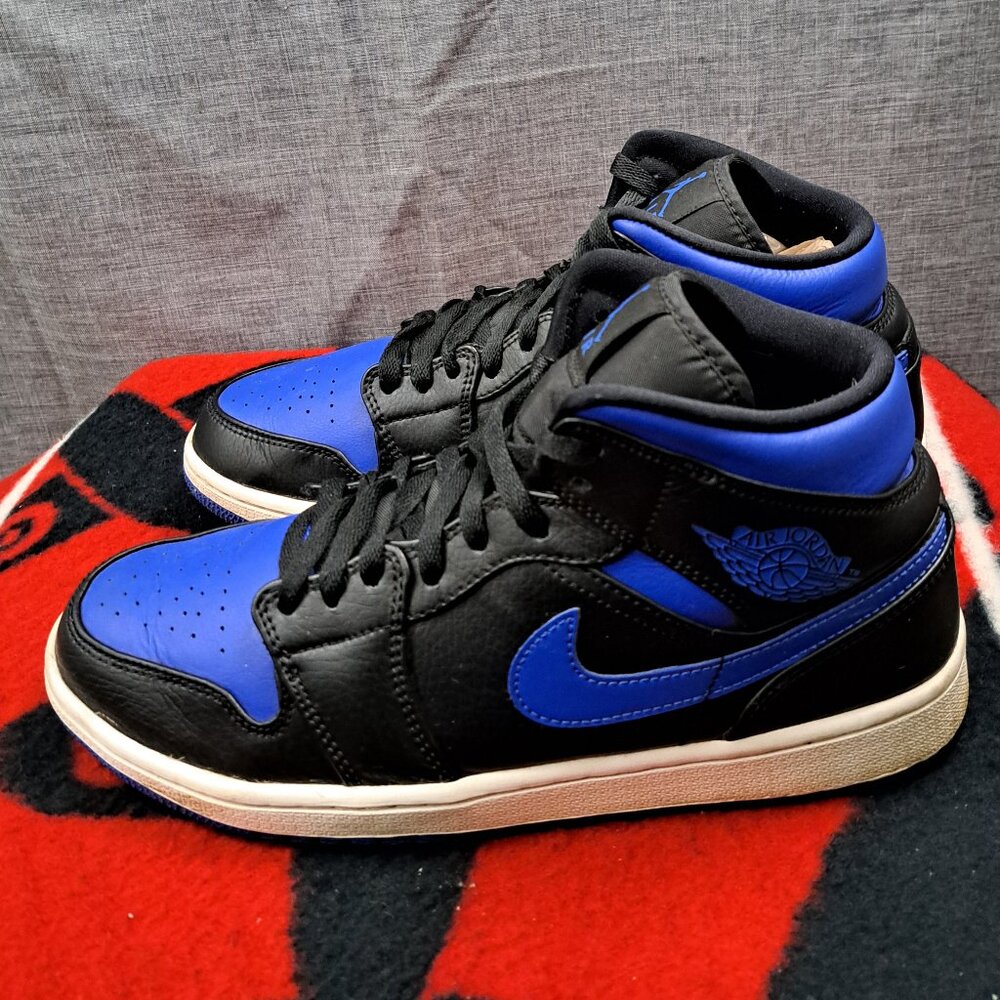 %SIZE 9.5 MEN NIKE JORDAN 1 MID ROYAL 554724-068 AJ18